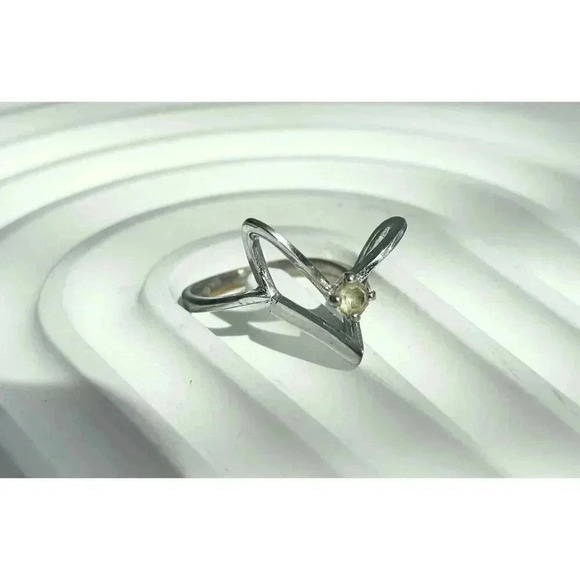 Vintage 18K HGE Gemstone Raised Heart Shaped / Designed Retro Ring - size 5.75 - Picture 2 of 10